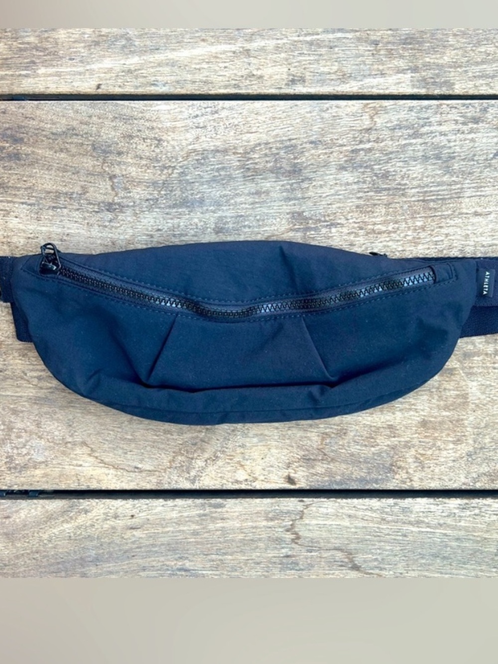 Athleta Kinetic Sling Bag Cross Body Small Purse Waist Belt Fanny Pack in Black